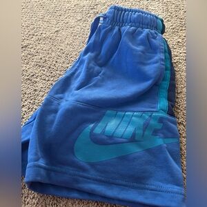 Boys Nike size medium soft cotton pocket shorts